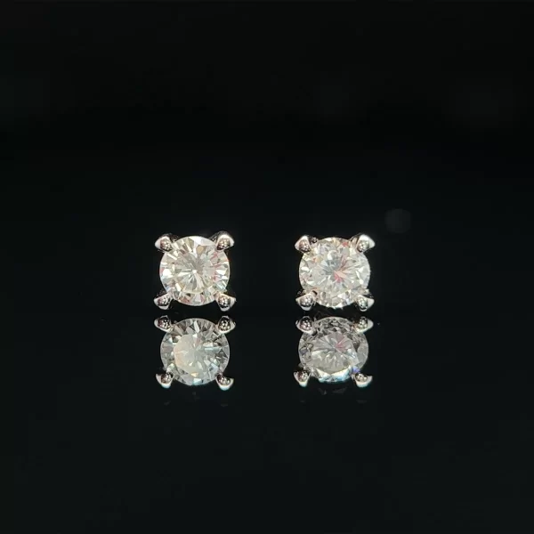 18CT V Set Four Claw Set Natural Diamond Studs